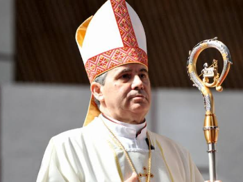 Nadbiskup Vukšić povodom godišnjice genocida: "Grobovi žrtava rata najglasnija su molitva za mir"