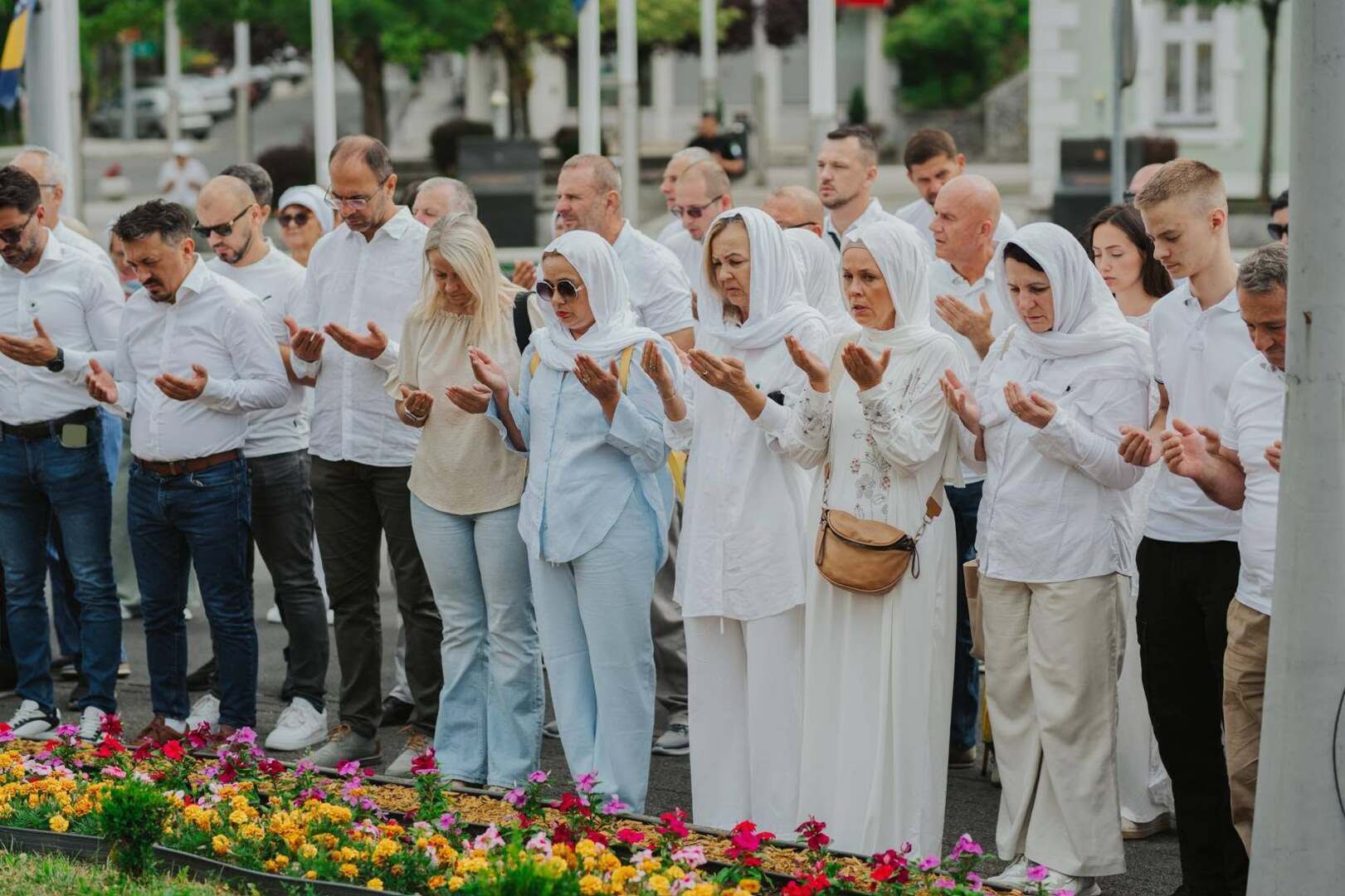 Cazin povodom 31. godišnjice genocida u Srebrenici: Dokazali smo da nema zaborava i da negatori nemaju šanse nad istinom - slika 2