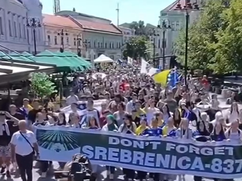 Brčko dostojanstveno odalo počast žrtvama: Memorijalna šetnja u tišini za 8.372 ubijena Bošnjaka