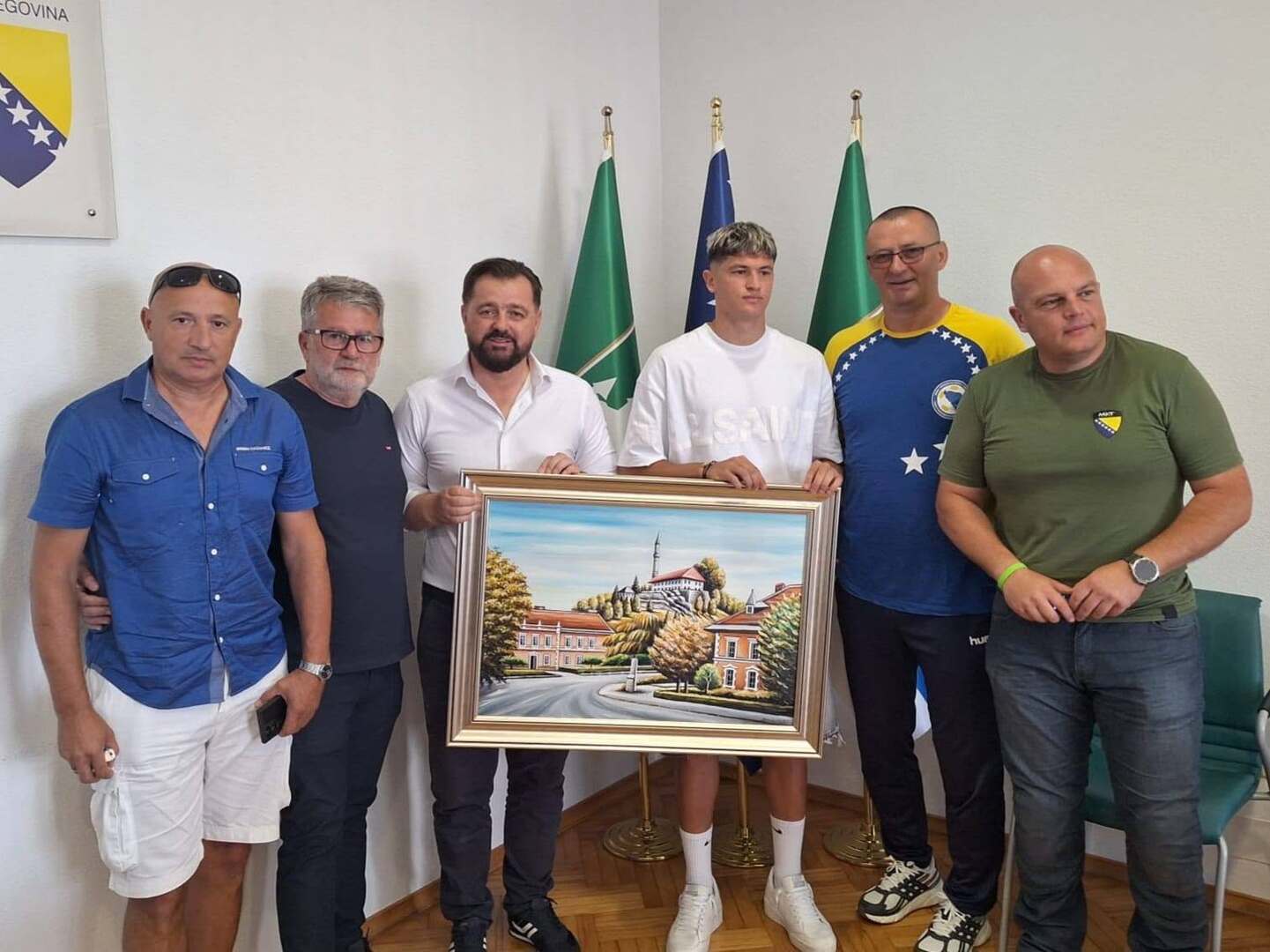 Cazin na nogama zbog Zmaja: Ogrešević ugostio Arjana Malića i poslao snažnu poruku - slika 3