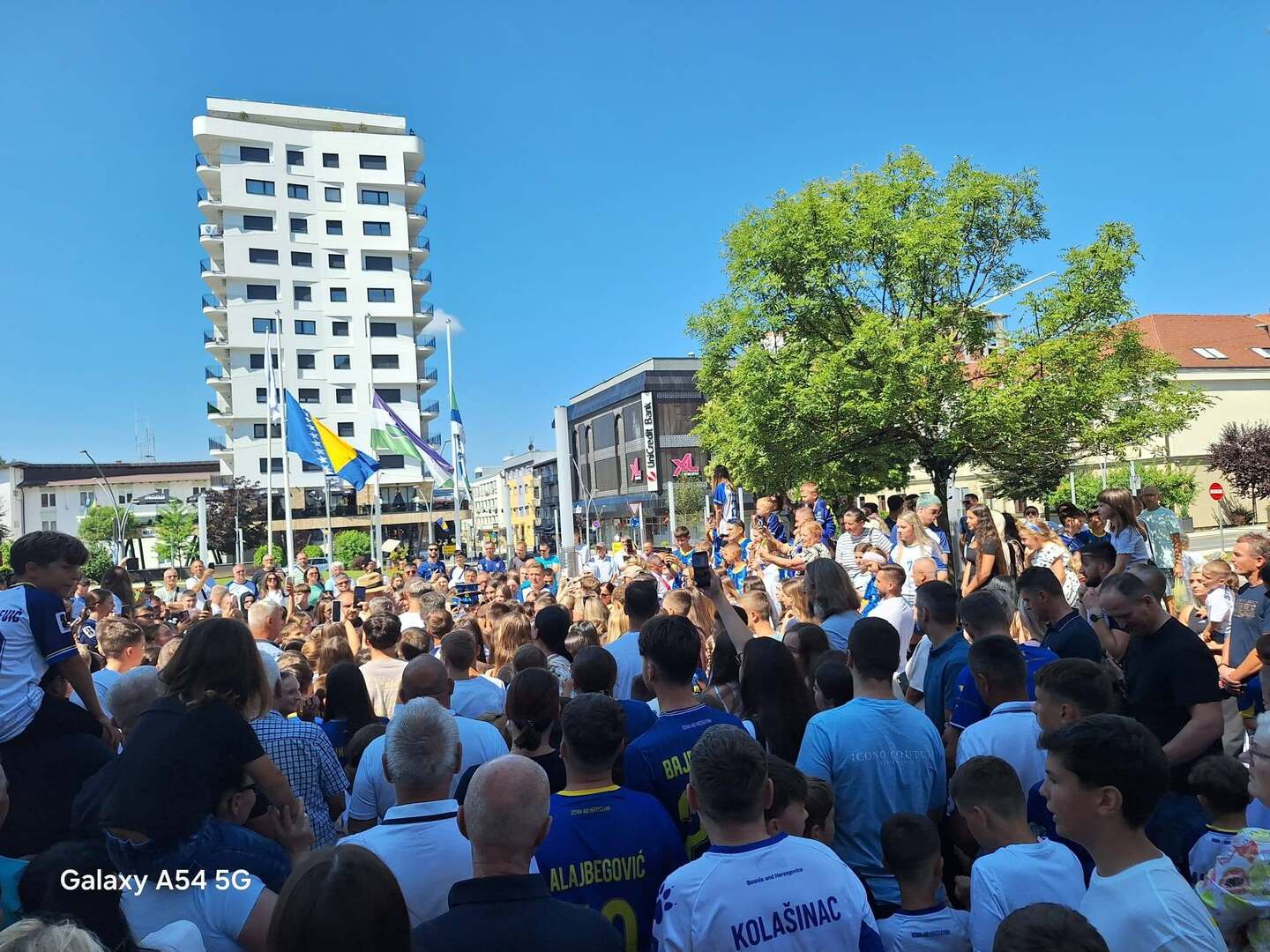 Cazin na nogama zbog Zmaja: Ogrešević ugostio Arjana Malića i poslao snažnu poruku - slika 2