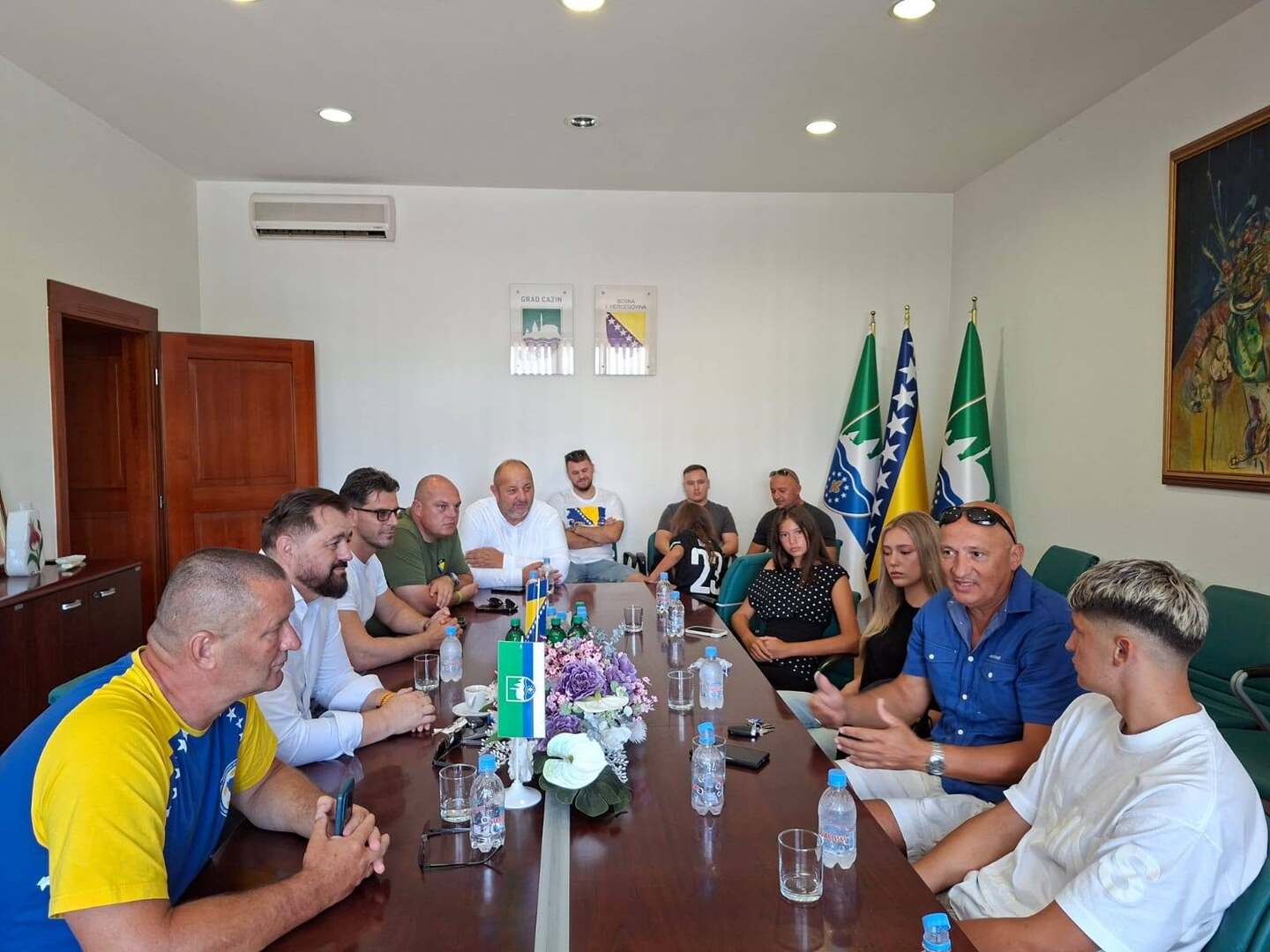 Cazin na nogama zbog Zmaja: Ogrešević ugostio Arjana Malića i poslao snažnu poruku - slika 7