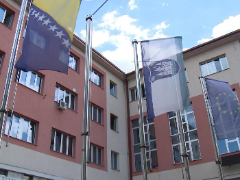 Bihać prvi reagovao nakon objave registra plata: Direktorima javnih ustanova i preduzeća ukinuta mogućnost automatskog rasta primanja
