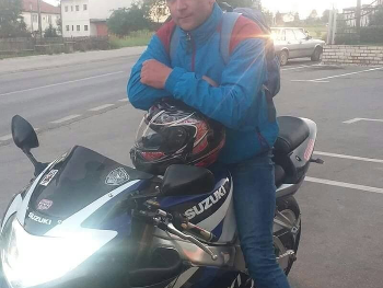 Identifikovan muškarac koji je 11. jula puštao pjesme kojima se veliča genocid, žrtve traže reakciju Tužilaštva BiH