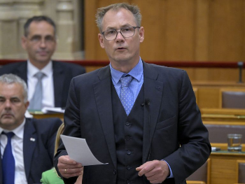 Skandal u mađarskom parlamentu: Poslanik Tisze vrijeđao kolegicu, psovao porodicu pa se izvinjavao