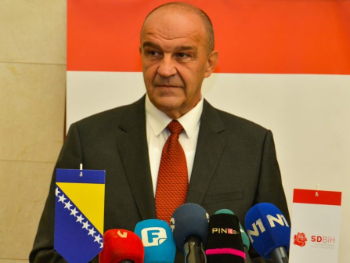 Bijedić oštro kritikovao raspodjelu putnog novca: Dok se u zapadnoj Hercegovini grade milijarde, Tuzlanski kanton nema ni za trotoar