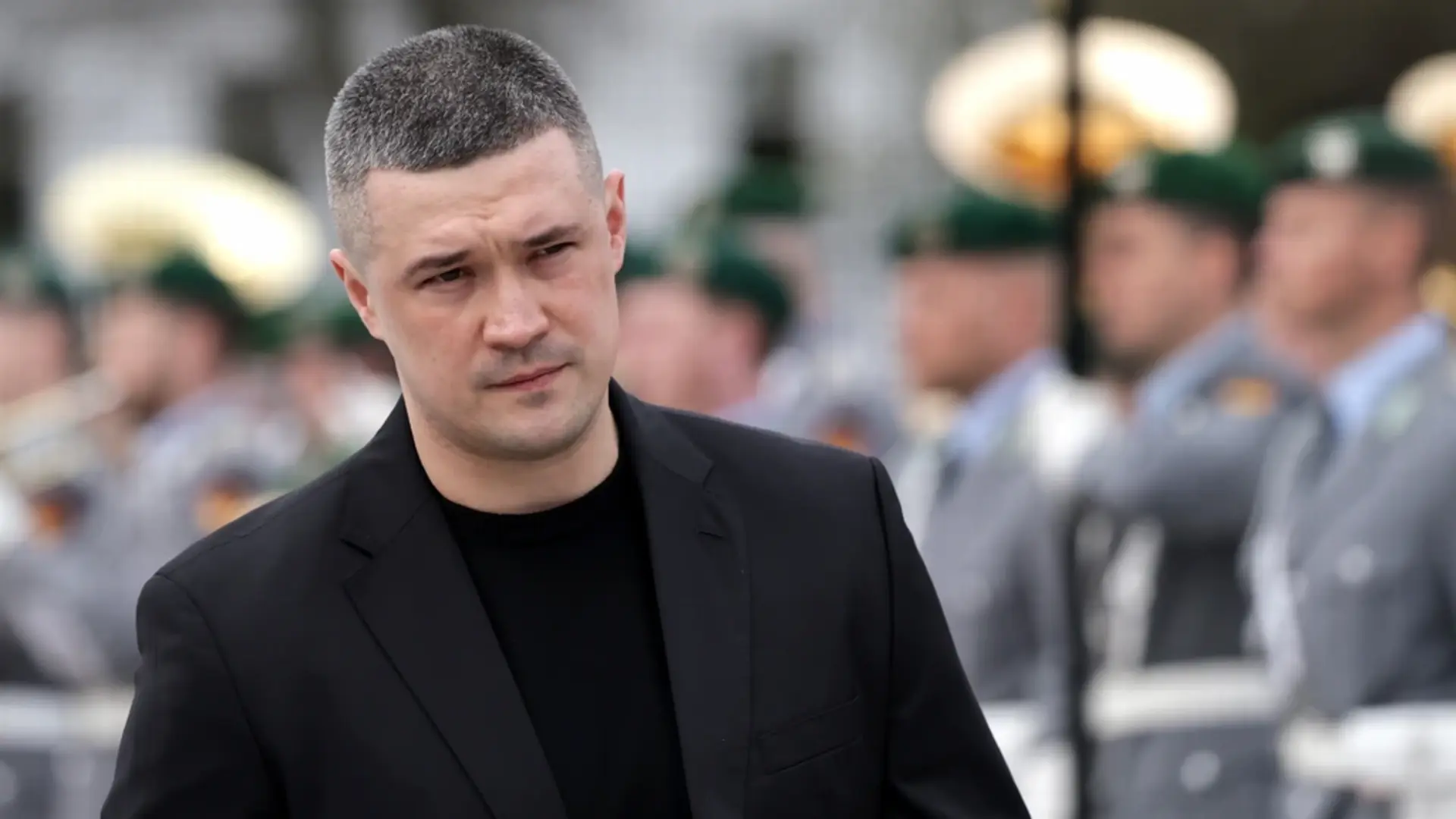 Hiljade Ukrajinaca protestuju zbog smjene ministra odbrane: „Rusija slavi, vraća se stari sistem“ - slika 1