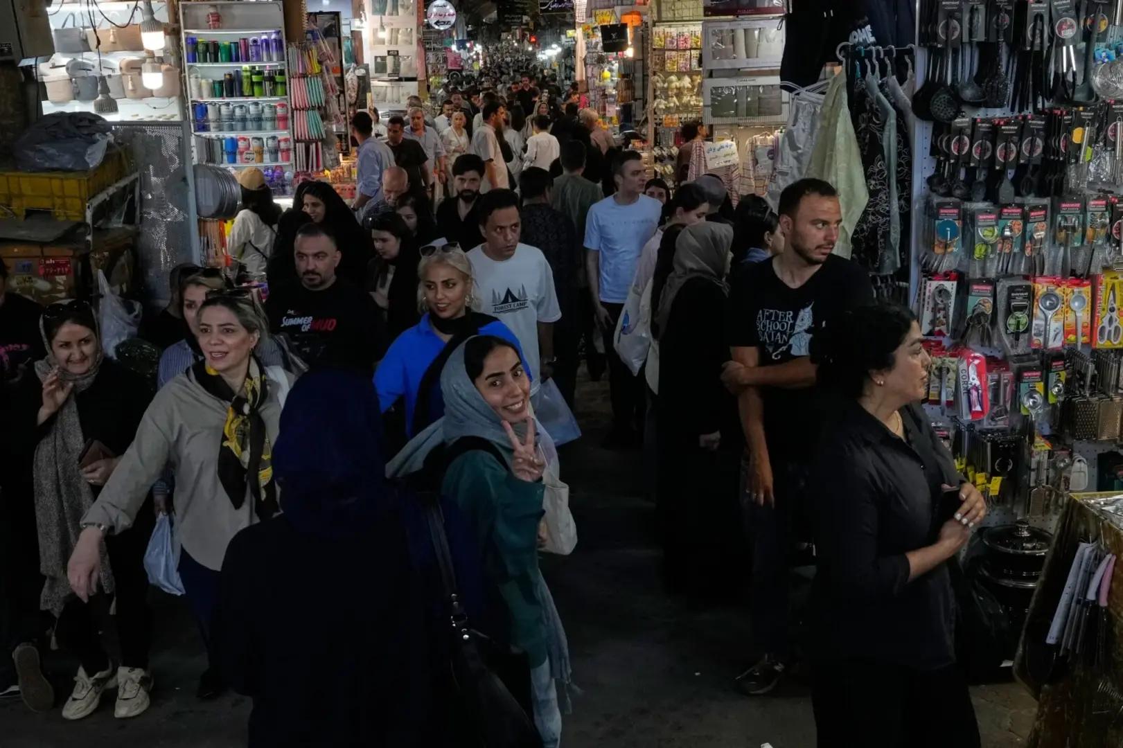 SAD proširio napade na Iran gađajući mostove i luku, Katar ponovo pod raketama - slika 1