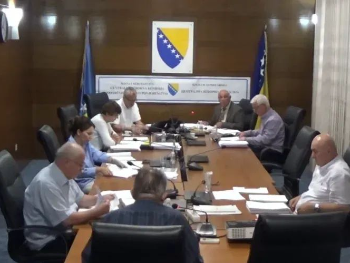 Lučić se obrušio na CIK: "Drugima se analiziraju i padeži..."