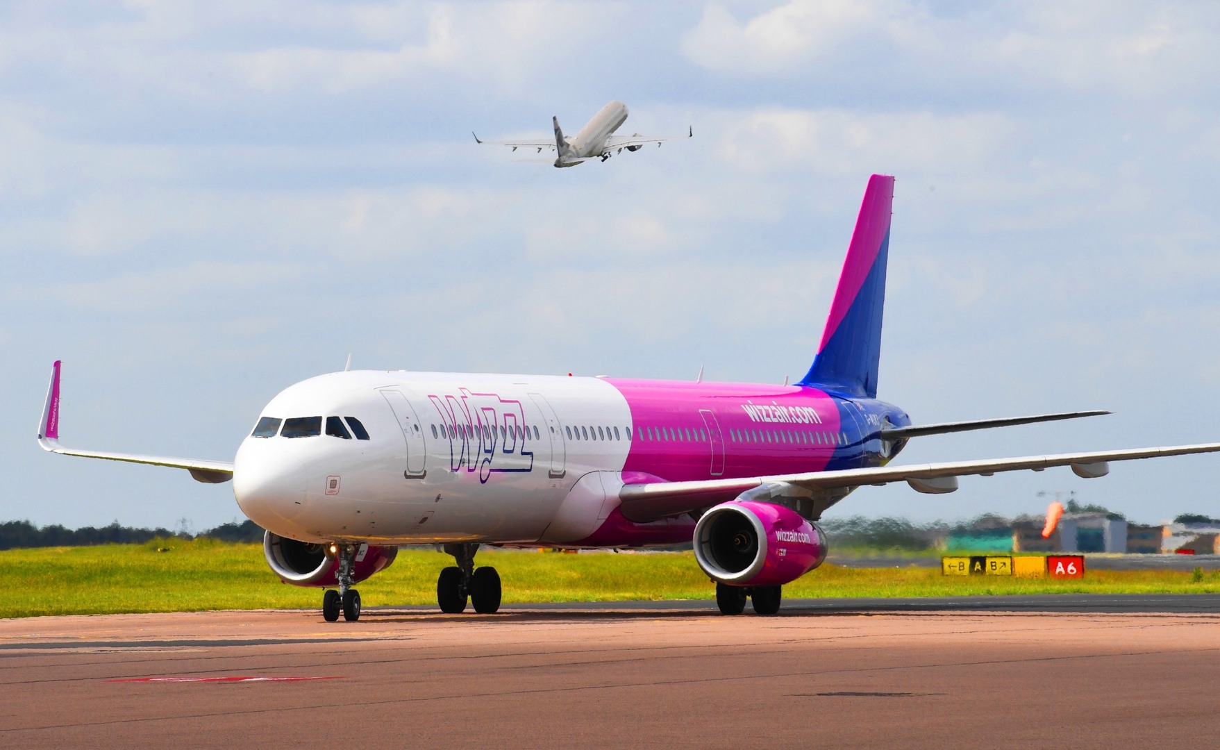 Wizz Air ostvario rekordne prihode, ali mu je dobit pala za 99,4 posto - slika 1