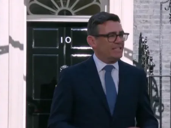 Novi premijer Burnham odobrio korištenje britanskih baza za neke američke udare na Iran