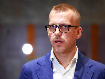 Slovenski poslanik firmu s dugovima prepisao na Roka Snežiča, pa joj promijenio djelatnost u uzgoj deva