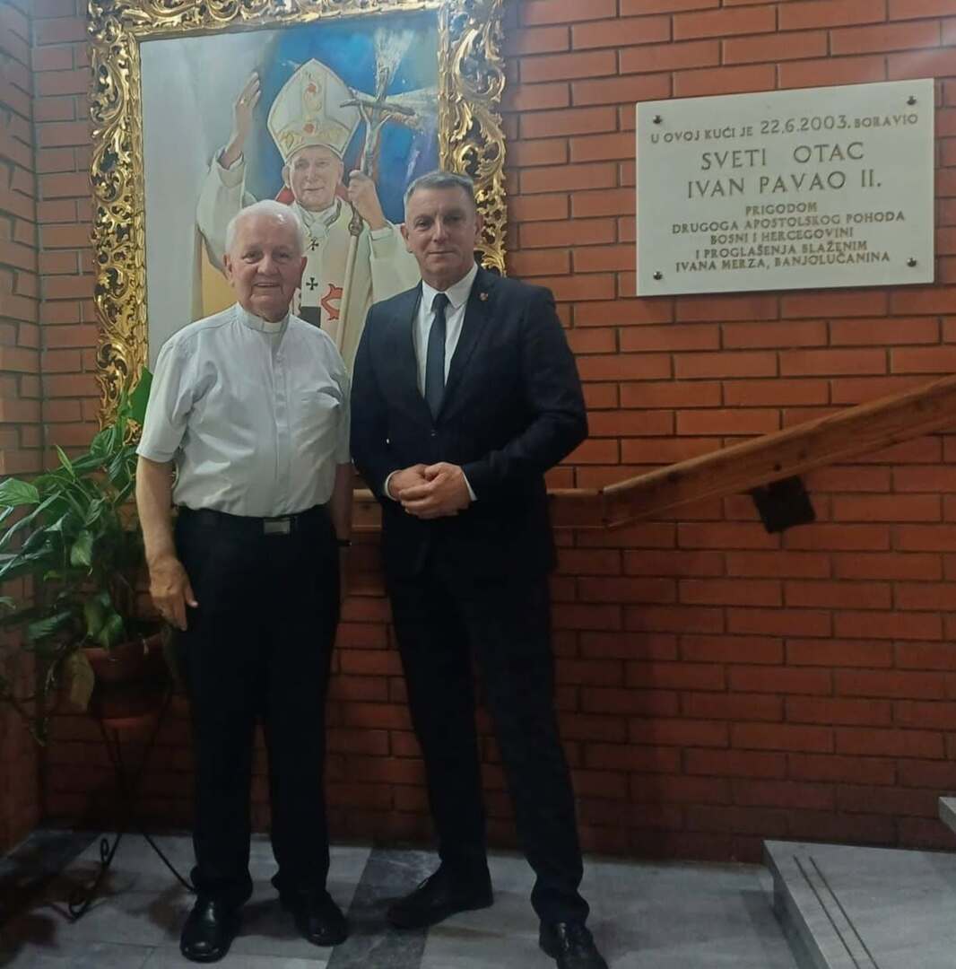 Previšić posjetio biskupa u miru Komaricu: Šutnja i kalkulacije dovele do egzodusa Hrvata iz Rs - slika 1