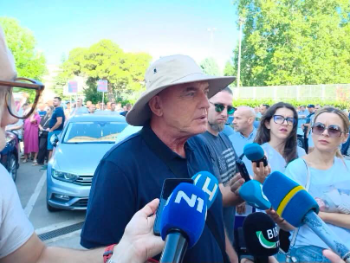 Protest radnika ispred Vijećnice: Traže odgovore zbog otkaza u mostarskom Komunalnom