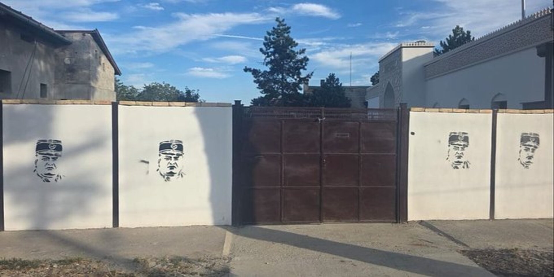 Mujanović upozorio na porast antibošnjačkog ekstremizma nakon skrnavljenja mesdžida u Somboru - slika 1
