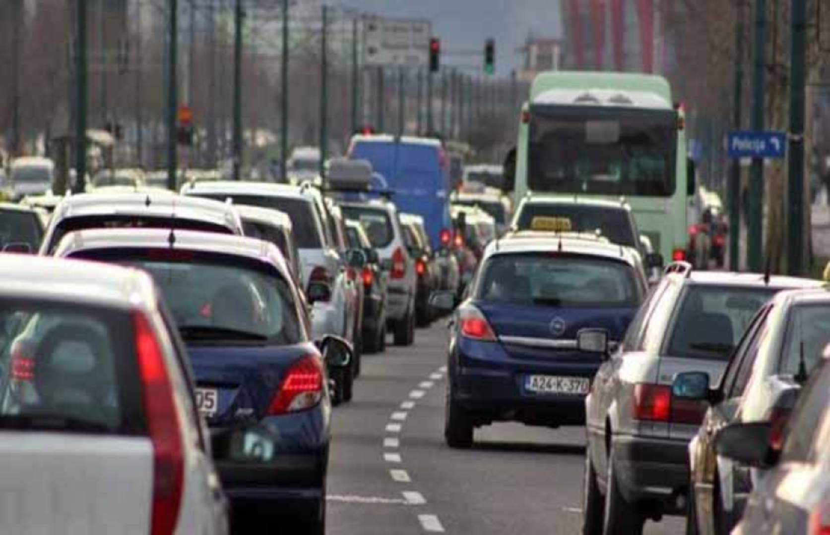 Brojevi kažu da je Sarajevo saobraćajem zagušenije od Beča i Berlina: Na 1.000 stanovnika čak 454 vozila - slika 1
