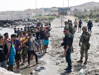 Najmanje 67 migranata poginulo u pokušaju ulaska u Ceutu, Španija postavila plutajuću morsku barijeru