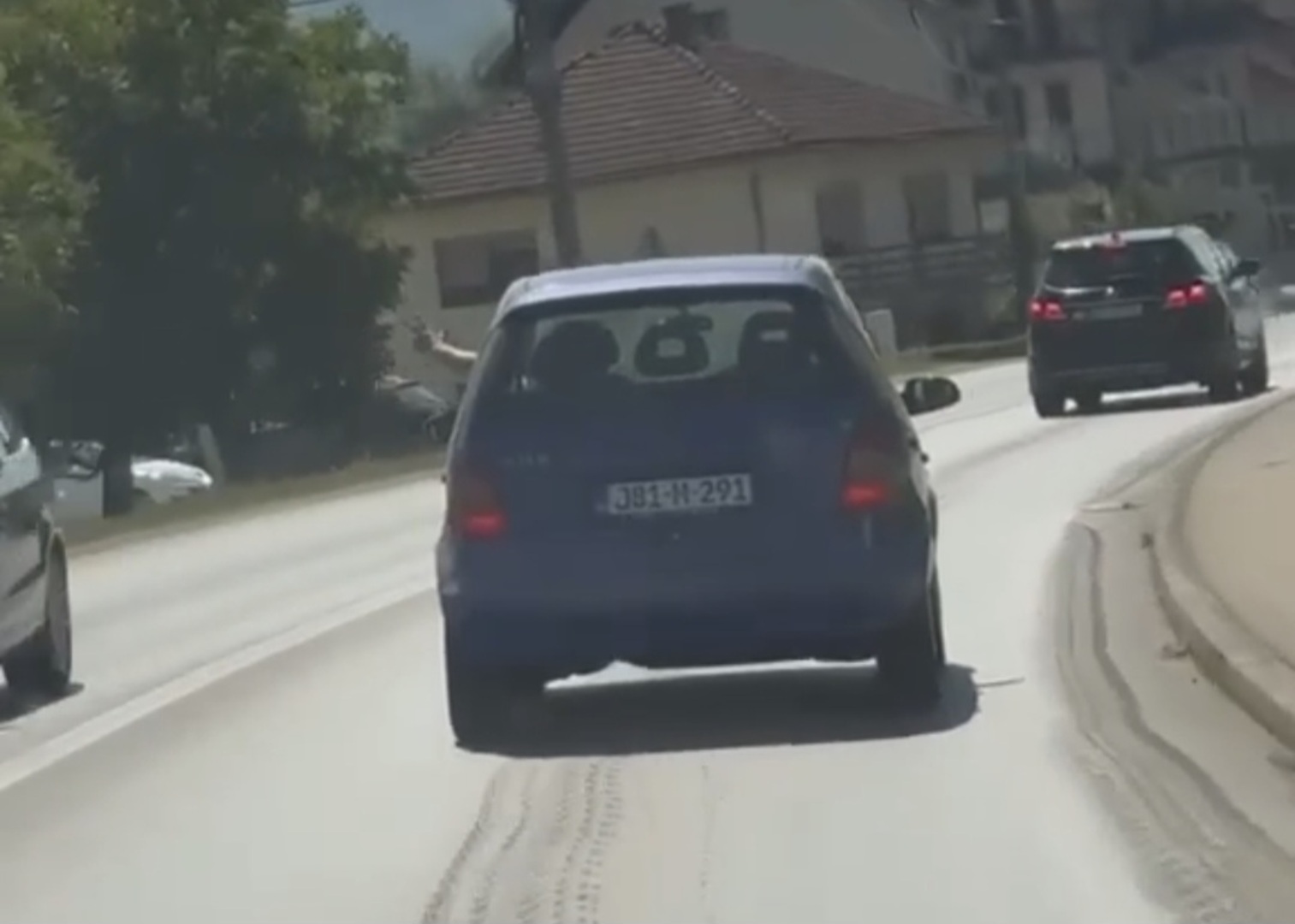 Pustio vozača u kolonu kod Doboja, a onda doživio provokaciju sa tri prsta - slika 1