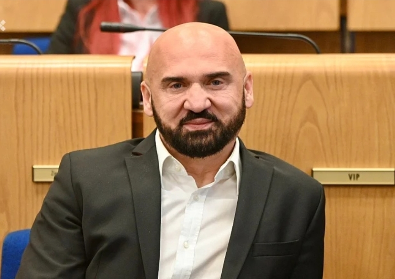 Isak tvrdi da nije pokrenuo procese za pravnu i medicinsku regulaciju promjene spola - slika 1