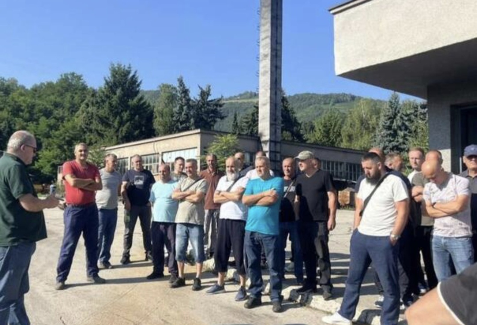 U jami oko 20 rudara, odbijaju i razgovarati - slika 1