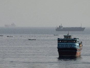 Dvije eksplozije na tankeru kod obale Omana tokom prolaska kroz Hormuški moreuz