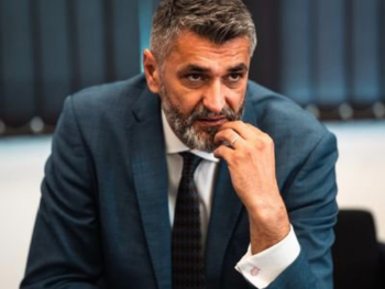 Emir Suljagić na X-u: “Ne da nije završeno, nego nije ni počelo”