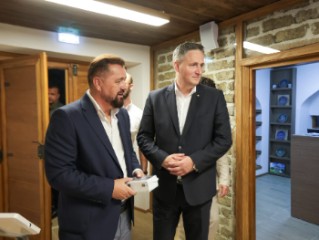 Bećirović i Ogrešević otvorili Muzej „Kuća Nurije Pozderca“ u Cazinu