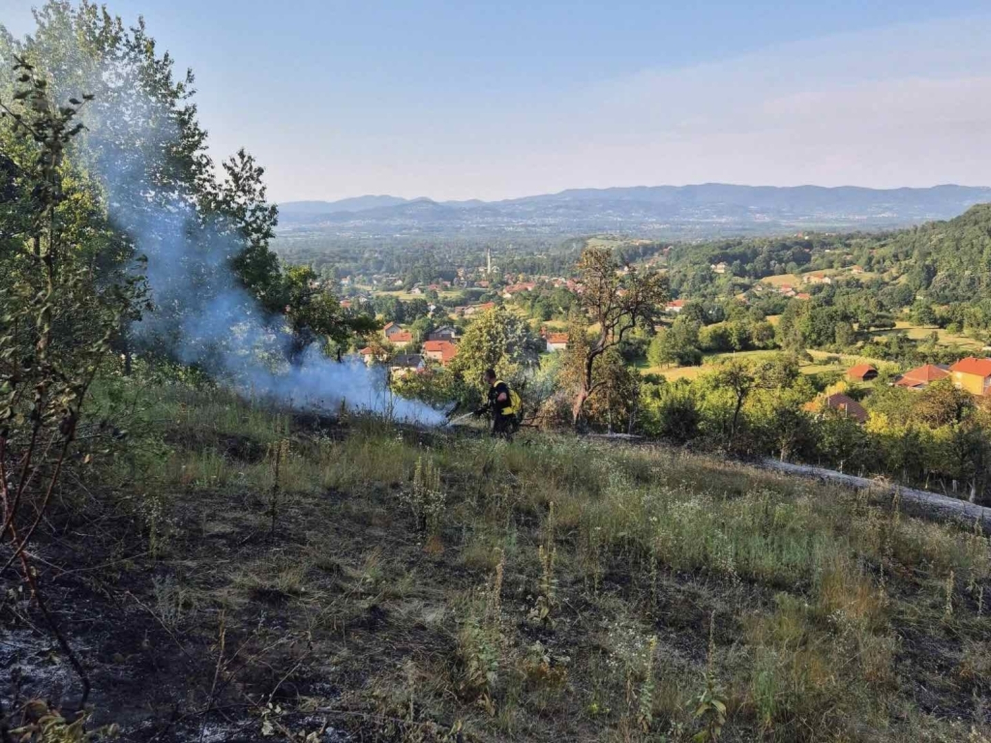 KATASTROFA: Na području Kladnja izgorjelo oko osam hektara šume - slika 1