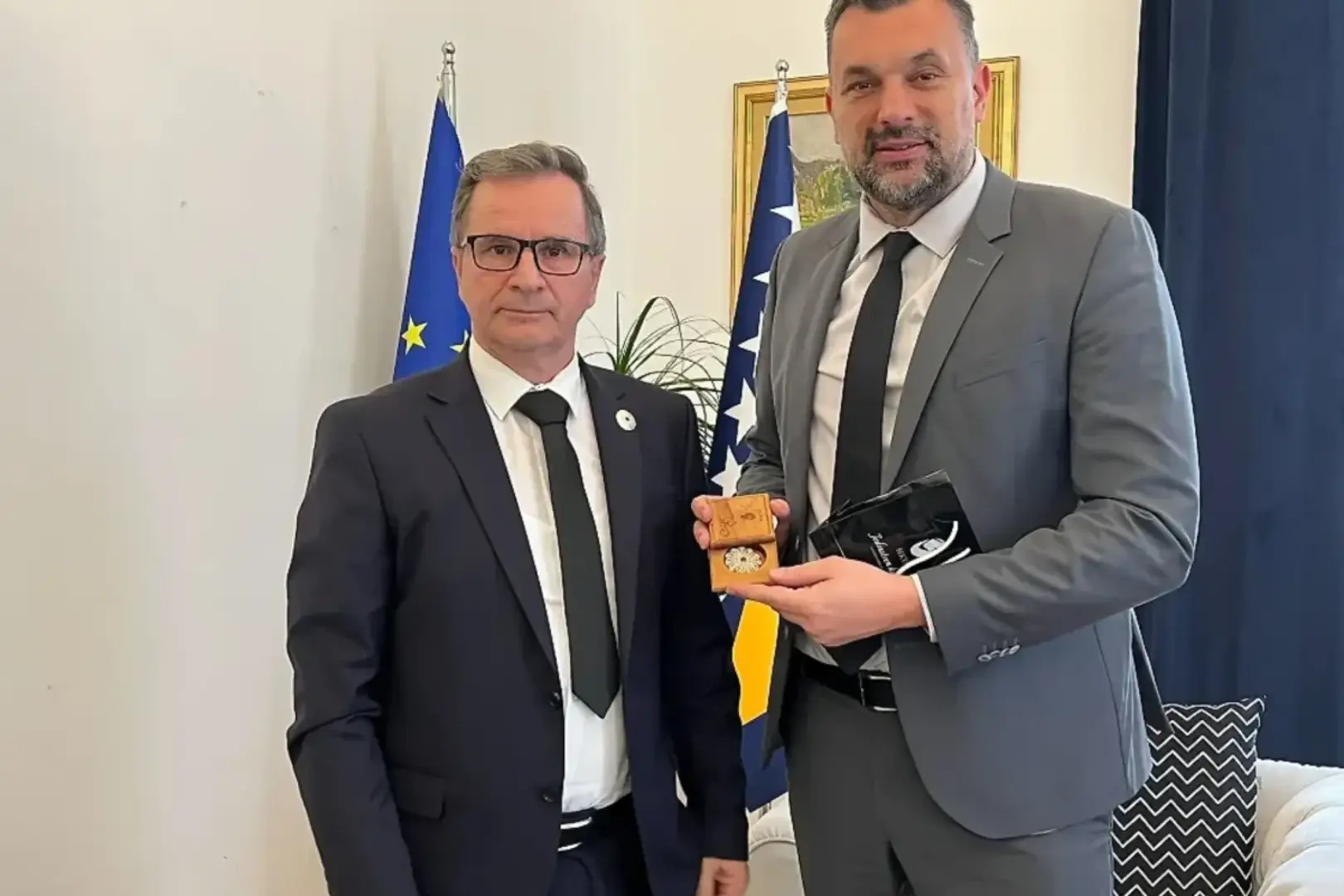 Ako laže ministar ne lažu stenogrami: Elmedin Konaković u martu 2023. godine javno podržao Hamdiju Fejzića koji je spisak saradnika Memorijanog centra dostavio MUP-u Rs! - slika 1
