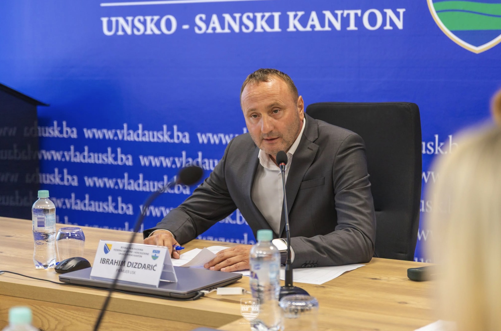 Dizdarić ukida naknade ministrima za rad u komisijama: Na redu i službena vozila 24 sata? - slika 1