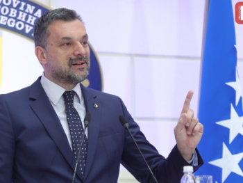 Konaković na kraju mandata čita Ustav