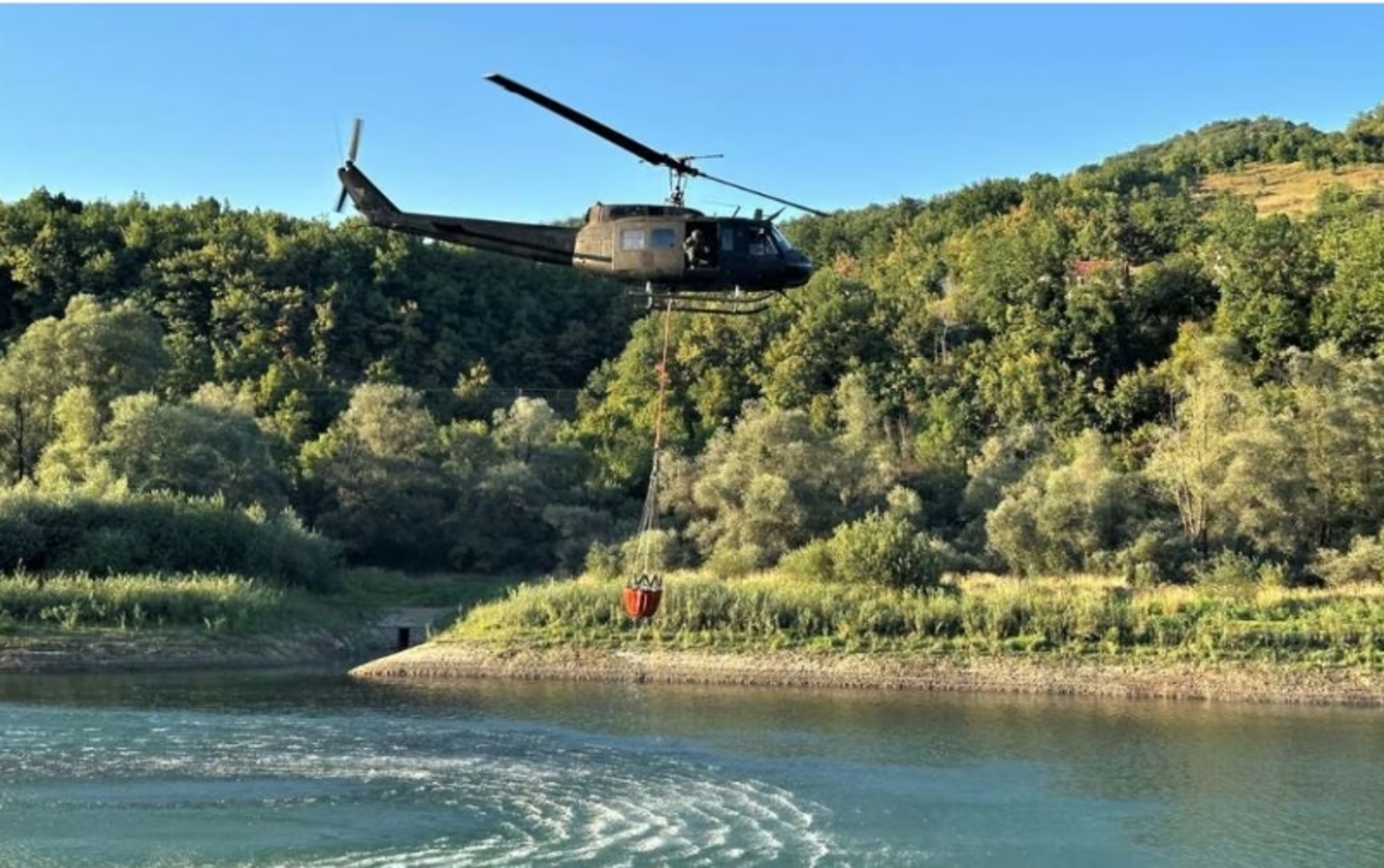 Oružane snage i danas pomažu u gašenju požara pojačanim resursima - slika 1