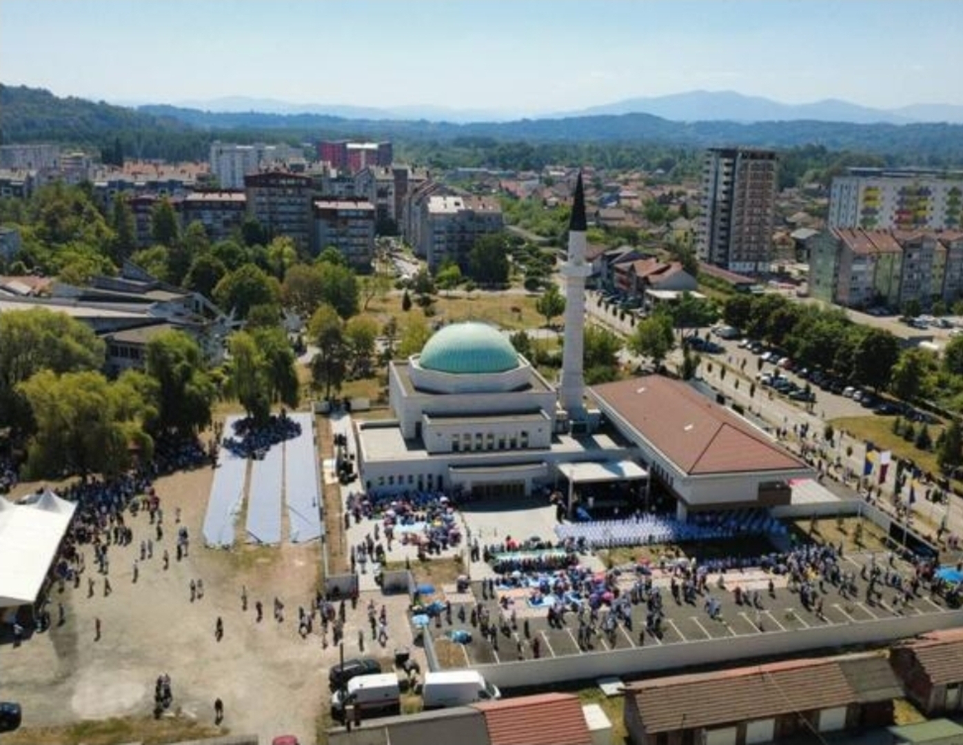 Islamski centar u Lukavcu - 15 godina rada krunisano trajnim vakufom - slika 1