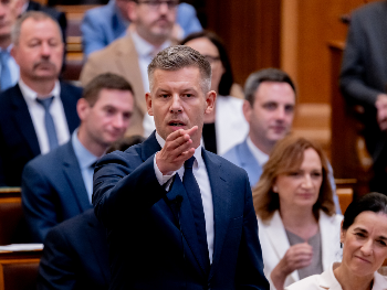 Sto dana Pétera Magyara: Je li Mađarska zaista raskrstila s Orbánovim naslijeđem?