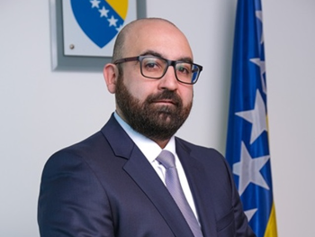 Hasanović Amidžiću: „Dosta je više podmetanja i glumljenja žrtve“