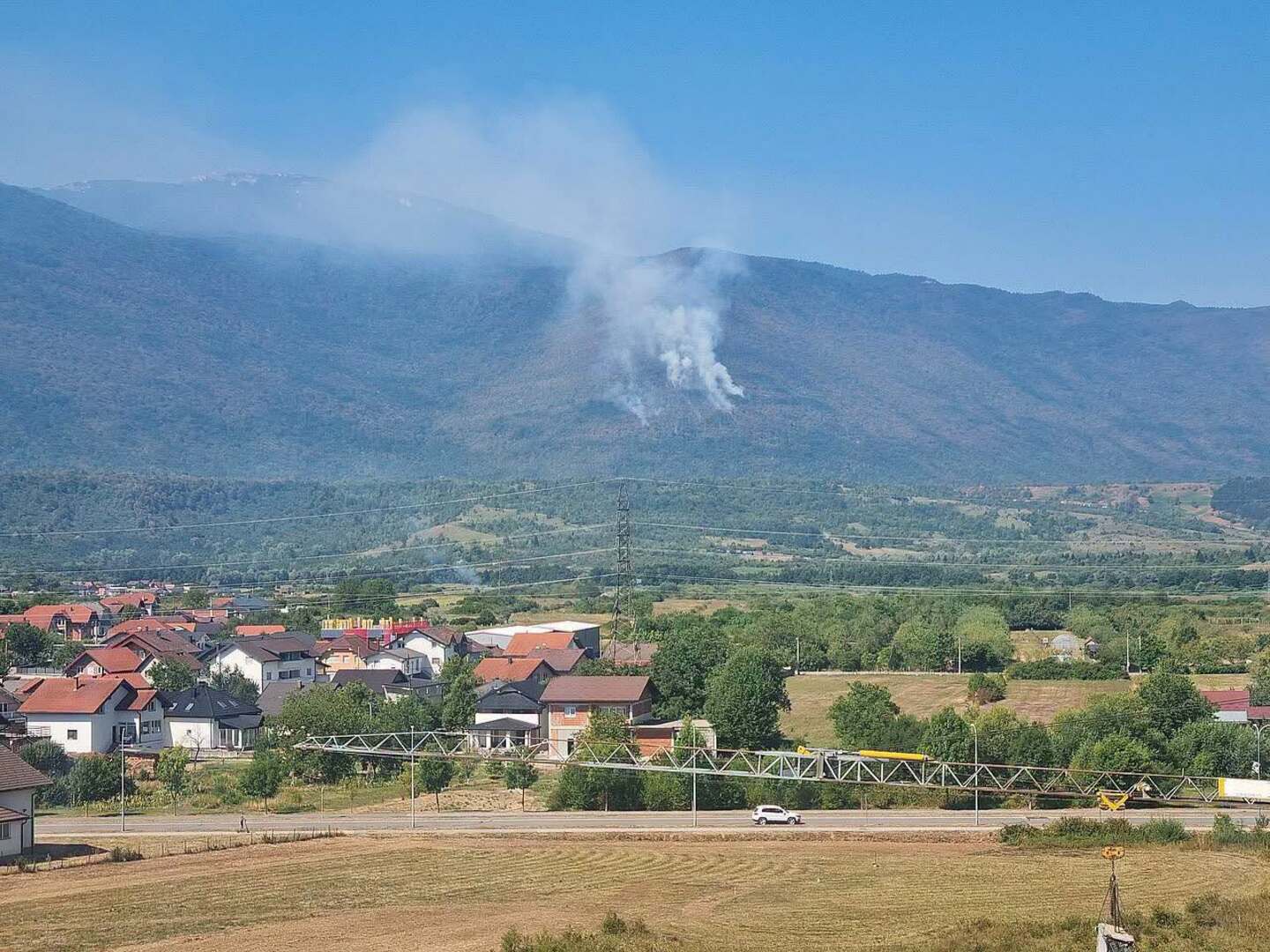 Bihać traži pomoć iz zraka u gašenju šumskih požara - slika 1