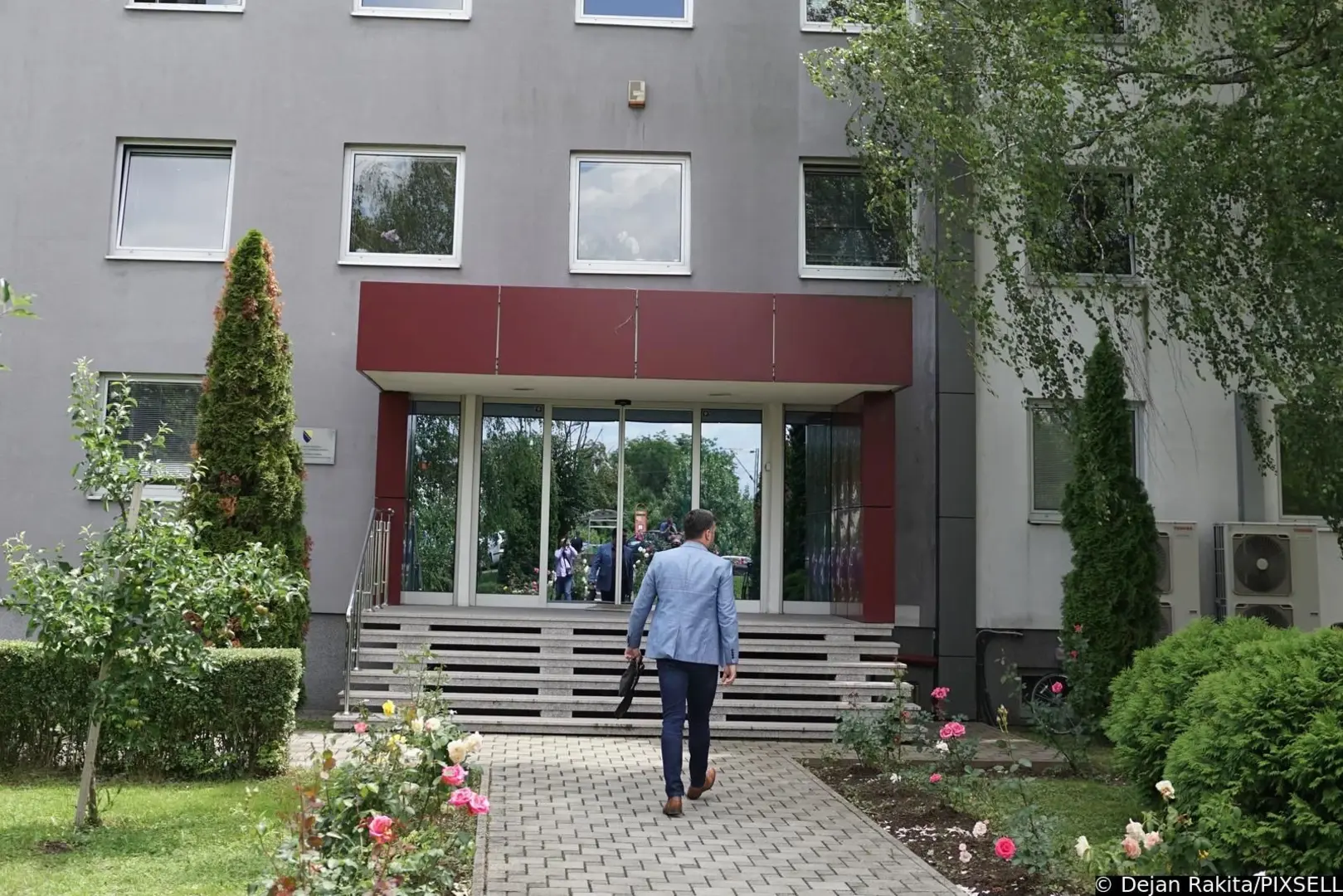 Agencija za lijekove BiH platila osobi "sa strane" 8.000 KM da uradi posao koji je u nadležnosti zaposlenika institucije - slika 1