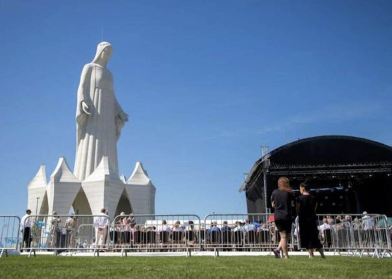 Najviši u Evropi: U Poljskoj otkriven ogroman kip Djevice Marije - slika 1