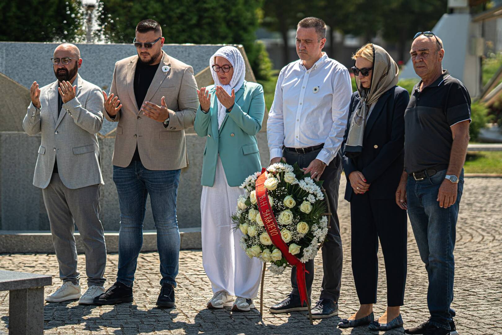 Inicijativa iz Sarajeva: Pravna pomoć za 26 uposlenika i saradnika Memorijalnog centra Srebrenica - slika 1