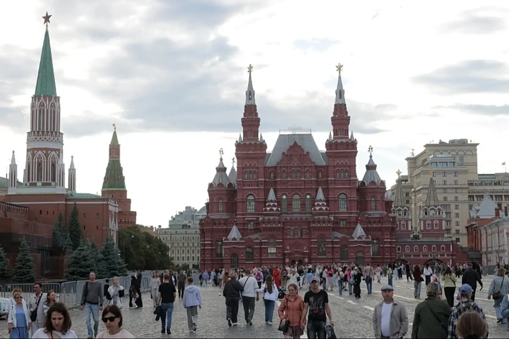 U Moskvi strahuju od ukrajinskih dronova: Otkazan veliki vojni muzički festival na Crvenom trgu - slika 1