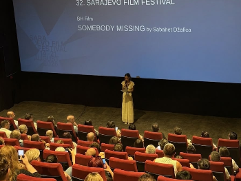 „U mahali neko fali“ imao svjetsku premijeru na Sarajevo Film Festivalu: Film o sjećanju i životu nakon traume rasplakao publiku