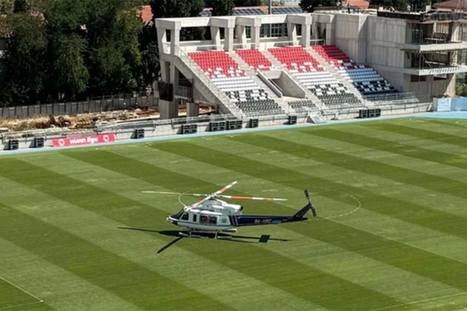 HELIKOPTER SLETIO NA STADION POD BIJELIM BRIJEGOM: Ministarstvo zdravstva Republike Hrvatske potvrdilo transport bivšeg potpredsjednika Hrvatskog sabora... - slika 1