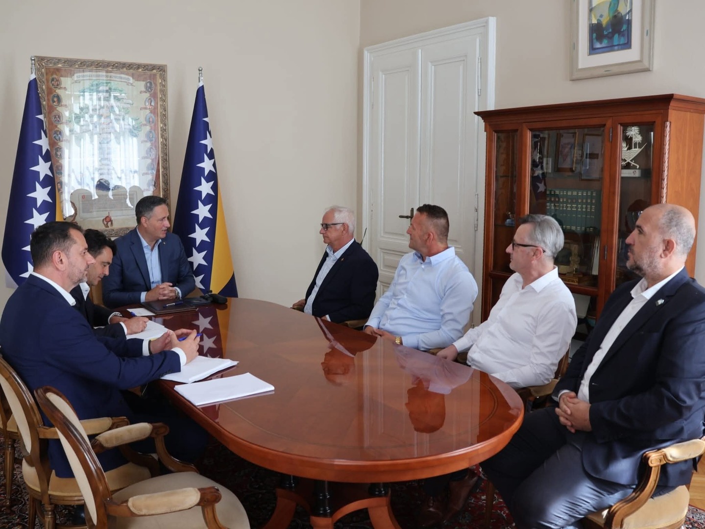Bećirović razgovarao s delegacijom Koordinacije temeljnih boračkih udruženja FBiH - slika 1