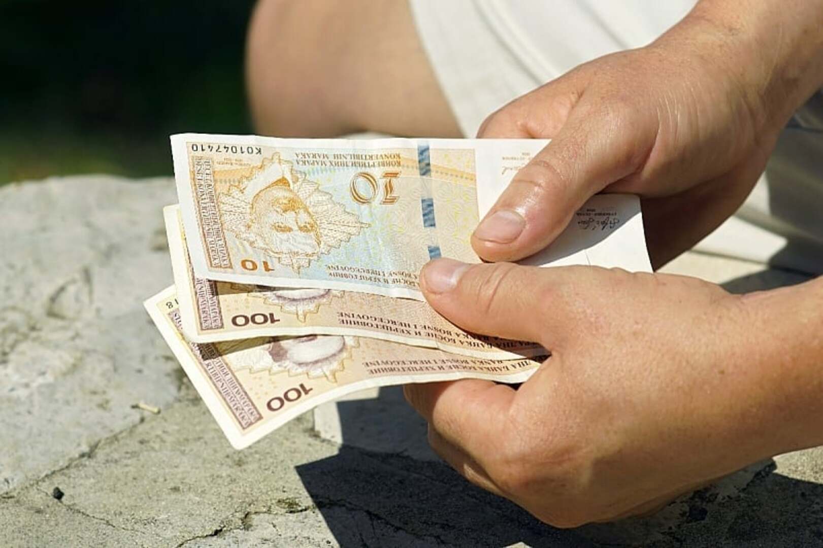 Kupovina glasova? Penzionerima u Rs jednokratna pomoć do kraja avgusta - slika 1