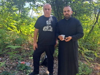 Vojin Pavlović ponovo veliča četničke zločince: Nakon presude zbog Mladića, pozirao u majici s likom Draže Mihailovića