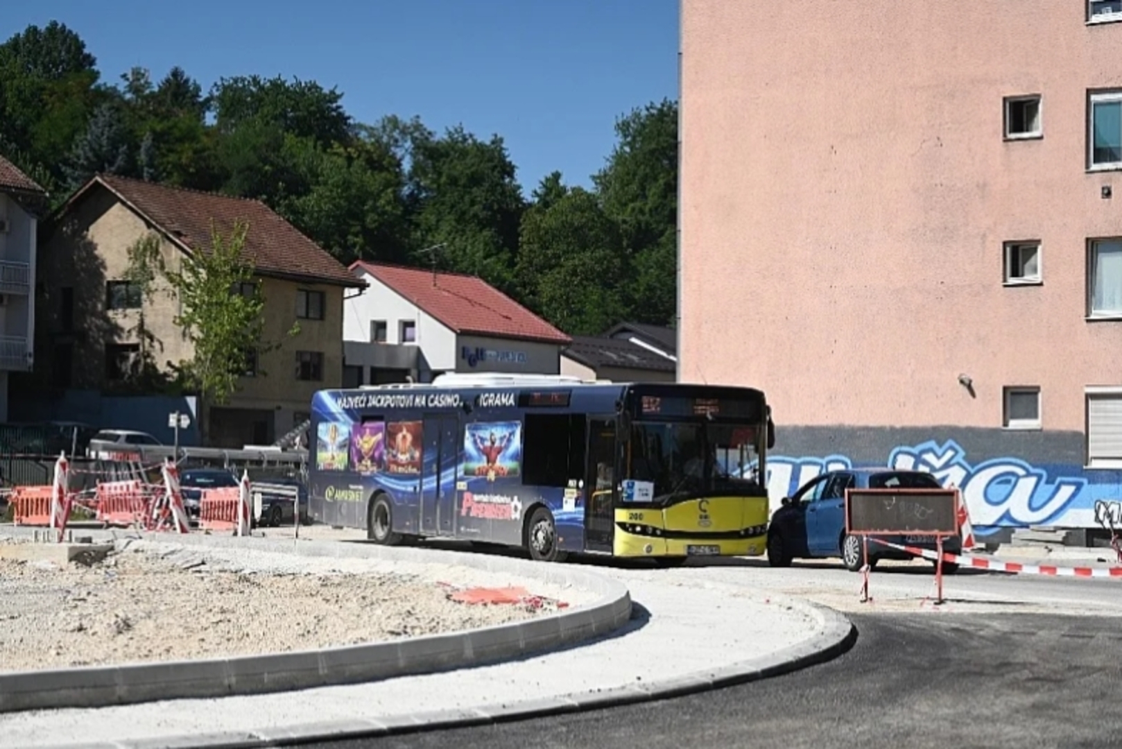 Trolejbusi će od danas saobraćati novom rutom zbog radova na kružnom toku na Grbavici - slika 1