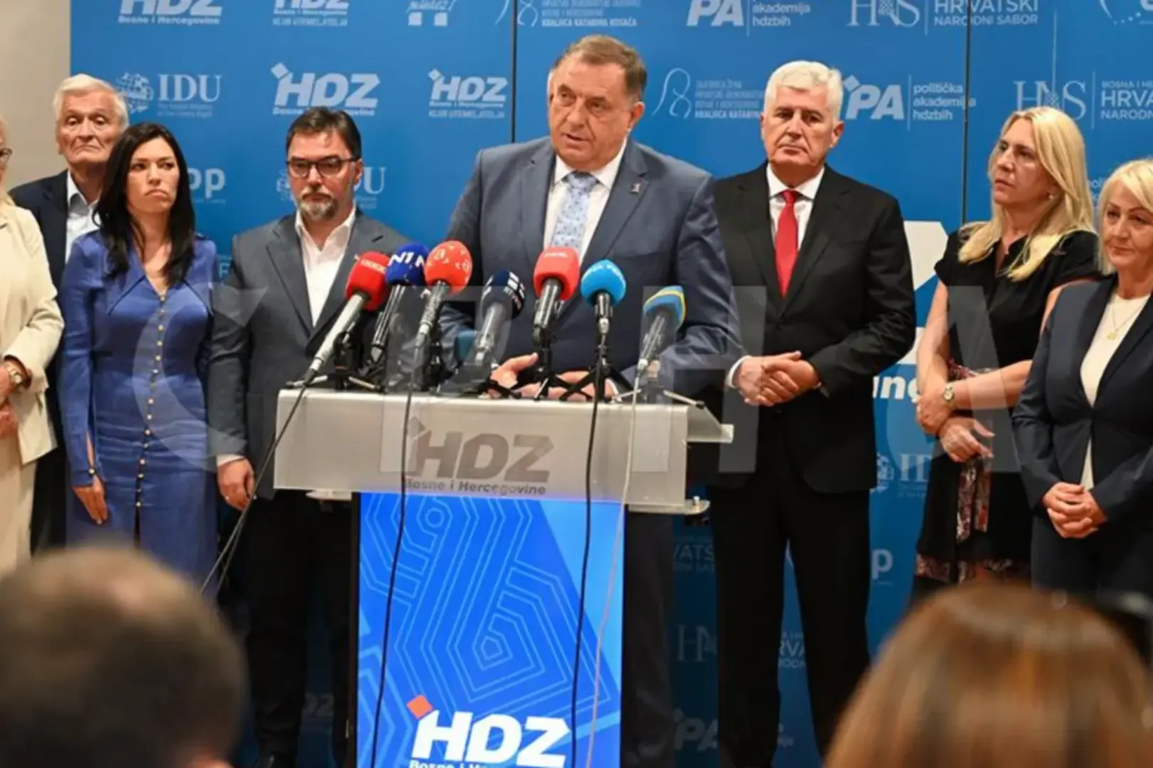 Lideri SNSD-a i HDZ-a dogovorili: Ukoliko Filipović i Cvijanović uđu u Predsjedništvo BiH, Milorad Dodik će biti pomilovan! - slika 1