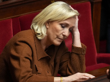 Marine Le Pen vodi u anketama pred izbore u Francuskoj