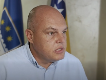 Ružnić o kartici 15.000 KM i službenim vozilima: „Novac je korišten za goste i manifestacije, mi nismo gradske uprave koje službenim autima idu na more“