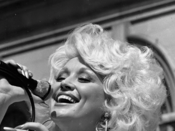 Dolly Parton, legenda country muzike i kulturna ikona, preminula u 80. godini